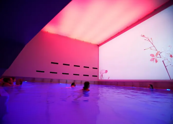 호텔 홀리데이 인 웨스트사이드 4*